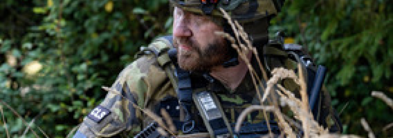 vojak-pri-zajisteni-prostoru-a-kontrole-okoli-behem-cviceni-moravian-lance-26--foto-7--mb_2