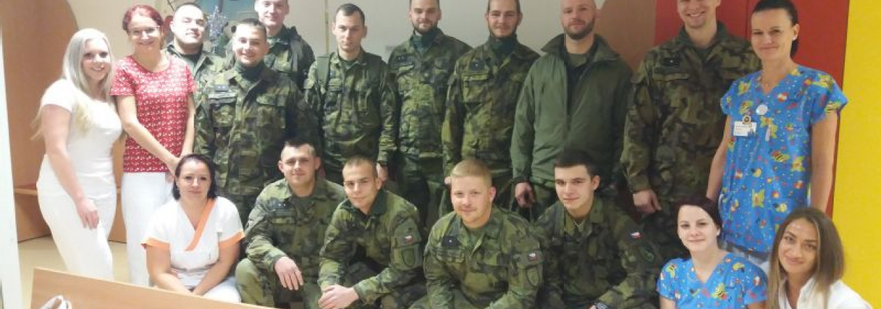 navsteva-vojaku-na-detskem-oddeleni-vitkovicke-nemocnice.jpg