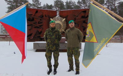 velitele-1-a-2-uu-u-monumentu-padlych.jpg