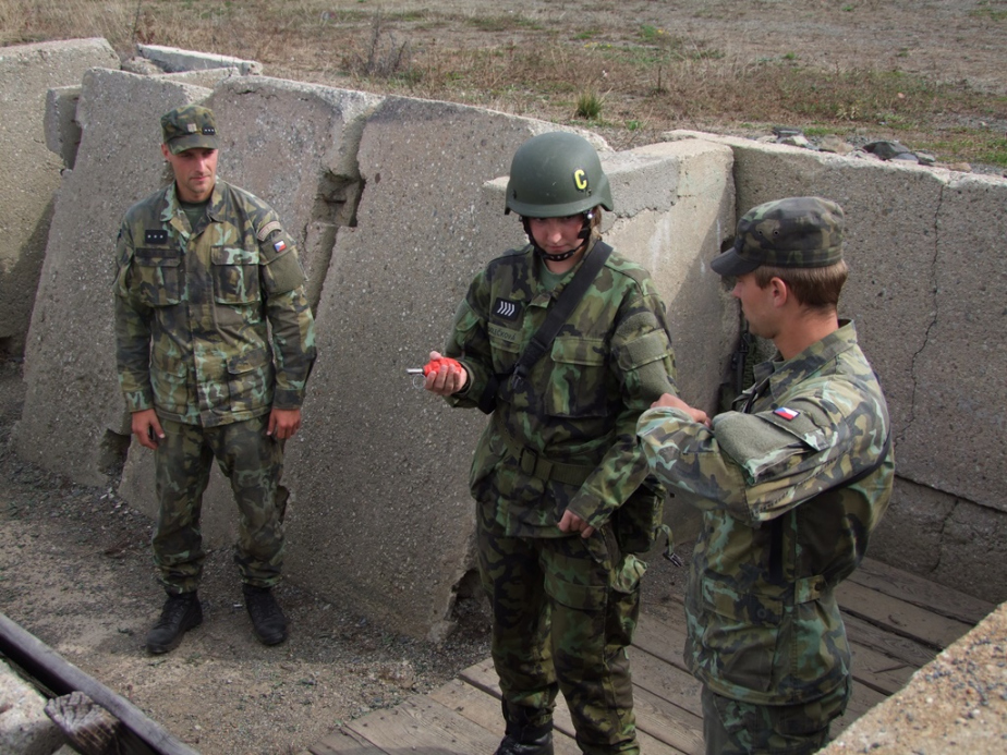 komplexni_polni_vycvik_zaku_vojenske_stredni_skoly_04.jpg
