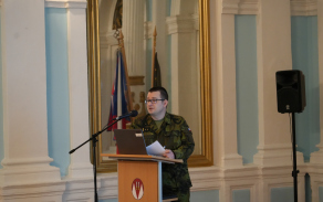 6.	Velitel praporu nejprve zúčastněné seznámil se strukturou praporu a jeho výcvikovými úkoly v tomto roce