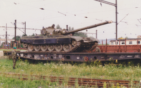 Už jen pamětníci mohou potvrdit, že nedílnou součástí 71. mechanizovaného praporu byly i dvě tankové roty. Tento snímek ale již není z Hodonína, ale z Hranic, po provedené redislokaci v roce 1997. 