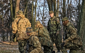 Určení členové týmu odchází propátrat oblast dalšího postupu