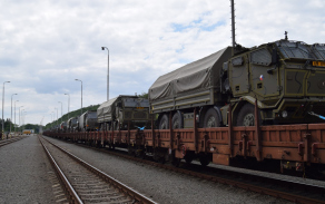 Vlakem vojáci překonají více než 600 km, dále pojedou po vlastní ose