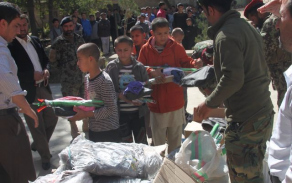 Přímou distribuci humanitární pomoci dětem prováděli vojáci ANA