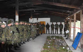 Plánování nadcházející operace probíhá u plastického stolu