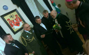 Převzetí medaile při příležitosti narozenin