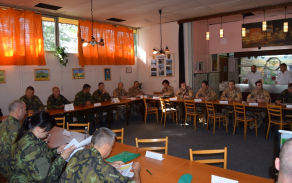 Komise nejprve vyslechla úvodní briefing