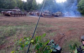 slovenské tanky v prostoru soustředění